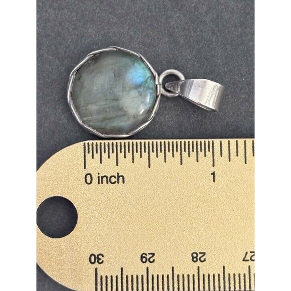 Sterling Silver Labradorite Pendant - Picture 4 of 4